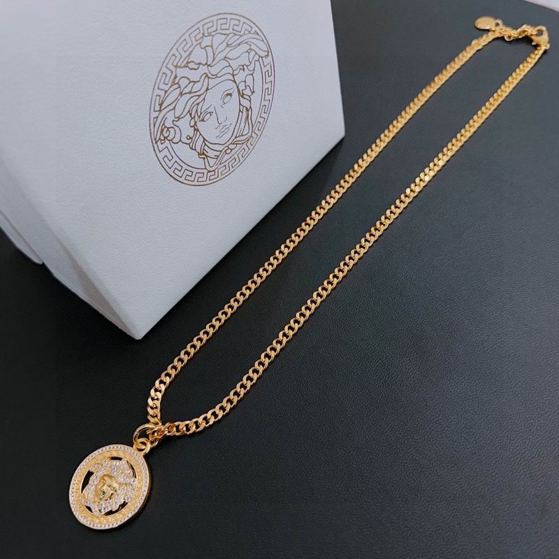 Versace necklace lyx229